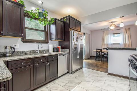 35543 John, Wayne, MI 48184 photo 6