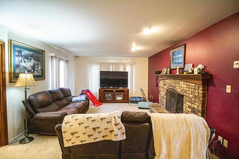 8352 Hidden Creek Dr, Flushing, MI 48433 photo 7