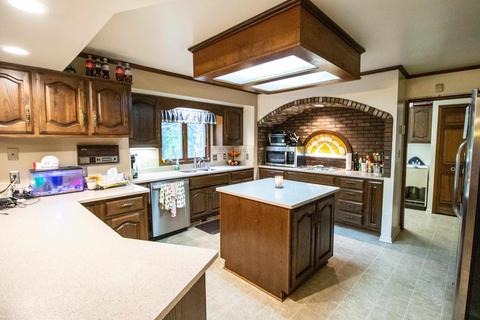 8352 Hidden Creek Dr, Flushing, MI 48433 photo 12