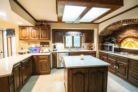 8352 Hidden Creek Dr, Flushing, MI 48433 photo 13