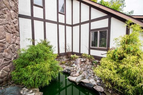 8352 Hidden Creek Dr, Flushing, MI 48433 photo 2
