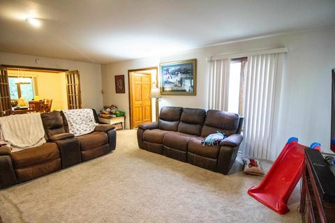8352 Hidden Creek Dr, Flushing, MI 48433 photo 6