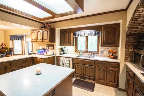 8352 Hidden Creek Dr, Flushing, MI 48433 photo 14
