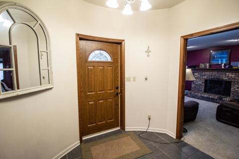 8352 Hidden Creek Dr, Flushing, MI 48433 photo 3