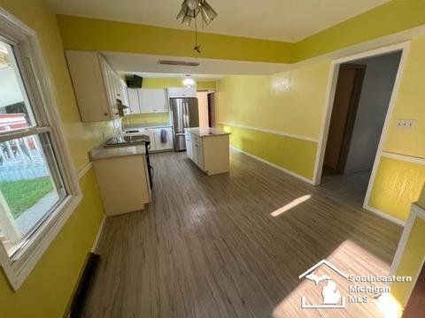 8905 Corl Ct, Temperance, MI 48182 photo 7