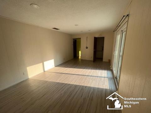 8905 Corl Ct, Temperance, MI 48182 photo 6