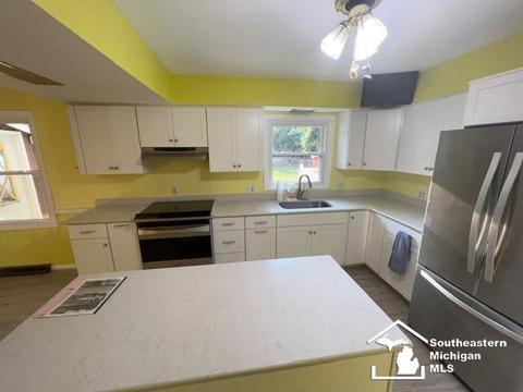 8905 Corl Ct, Temperance, MI 48182 photo 9