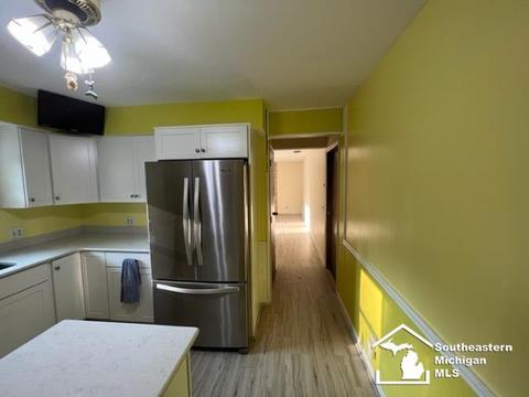 8905 Corl Ct, Temperance, MI 48182 photo 11