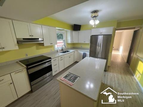 8905 Corl Ct, Temperance, MI 48182 photo 8