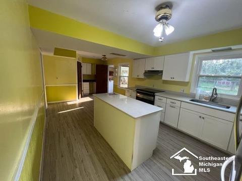 8905 Corl Ct, Temperance, MI 48182 photo 10