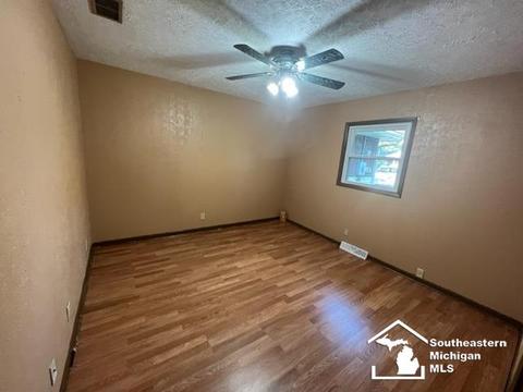 8905 Corl Ct, Temperance, MI 48182 photo 14