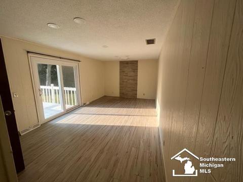 8905 Corl Ct, Temperance, MI 48182 photo 5