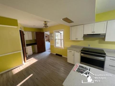 8905 Corl Ct, Temperance, MI 48182 photo 12