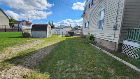 302 Elm, Flushing, MI 48433 photo 4