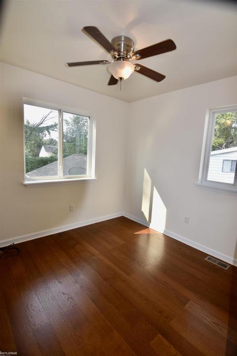 8504 Studebaker, Warren, MI 48089 photo 13