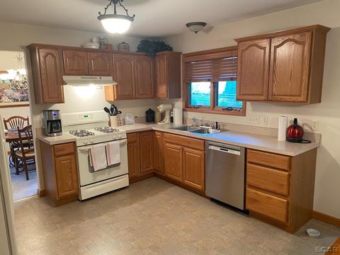 6841 Clearview St, Temperance, MI 48182 photo 2