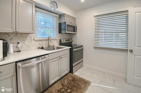 615 Chalmers St, Flint, MI 48503 photo 8