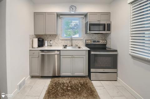 615 Chalmers St, Flint, MI 48503 photo 9