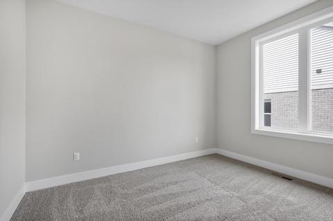21996 E Majestic Dr, Macomb, MI 48044 photo 7