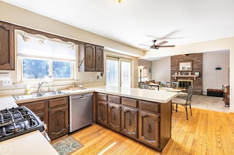 18192 Pine Hl, Macomb, MI 48044 photo 10