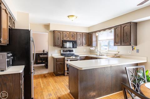 18192 Pine Hl, Macomb, MI 48044 photo 8