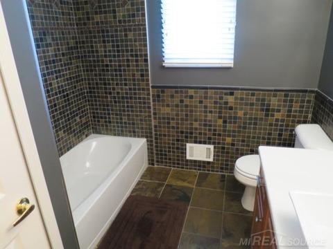 19571 Prince Dr, Macomb, MI 48044 photo 16