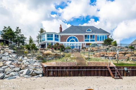 8514 Lakeshore Rd, Fort Gratiot, MI 48059