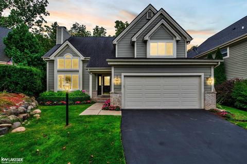 7358 Chipmunk Dr, Clarkston, MI 48346 photo 2