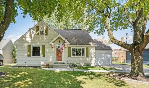 932 Thornapple St, Saint Clair, MI 48079 photo 2