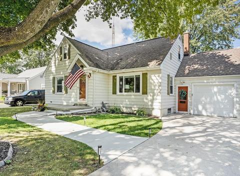 932 Thornapple St, Saint Clair, MI 48079 photo 4