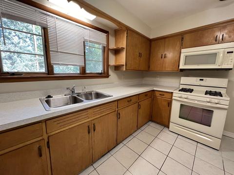 3726 Beecher Rd, Flint, MI 48503 photo 2