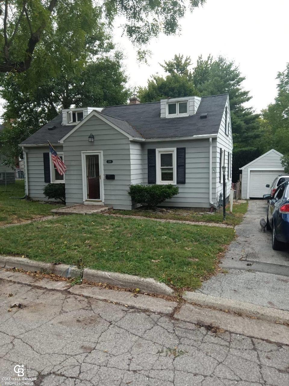  209 S 7th St, Saint Clair, MI 48079 photo 2