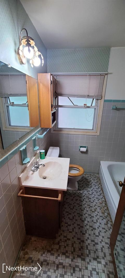 1153 W Coldwater Rd, Flint, MI 48505 photo 10