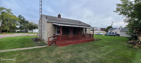 1153 W Coldwater Rd, Flint, MI 48505 photo 3