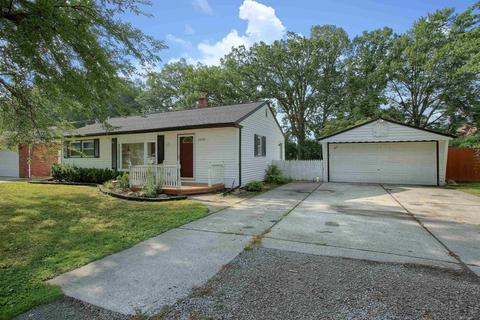 23352 Harrellson St, Macomb, MI 48042 photo 2