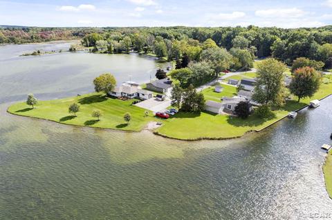 818 E Beach Dr, Brooklyn, MI 49230 photo 3