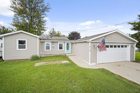 818 E Beach Dr, Brooklyn, MI 49230 photo 1