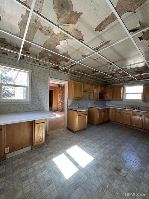 206 N 21st, Escanaba, MI 49829 photo 2