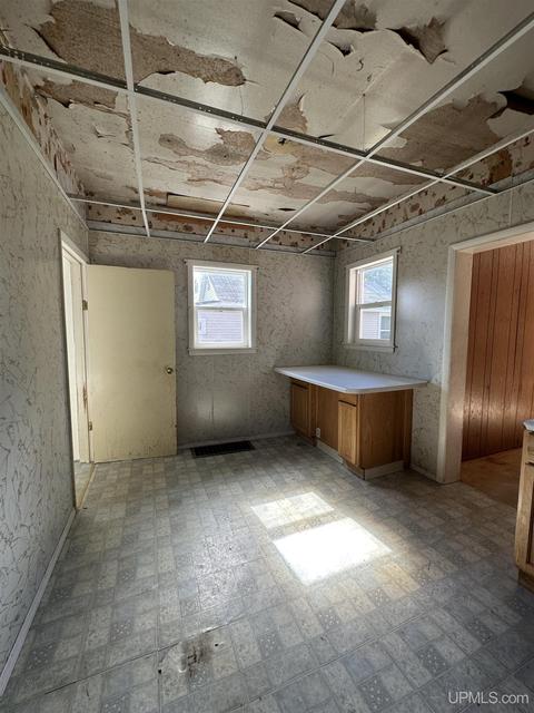 206 N 21st, Escanaba, MI 49829 photo 4