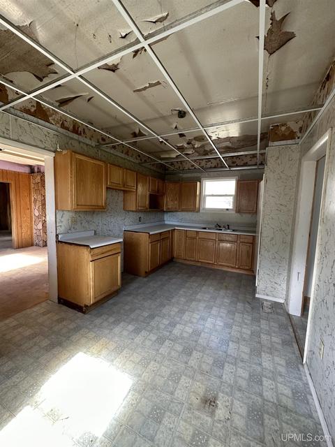 206 N 21st, Escanaba, MI 49829 photo 3