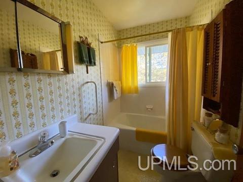8433 P5, Gladstone, MI 49837 photo 10