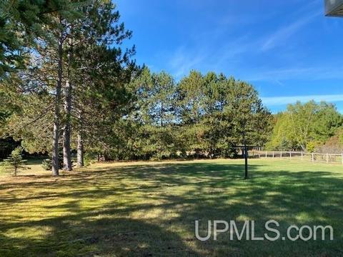 8433 P5, Gladstone, MI 49837 photo 4