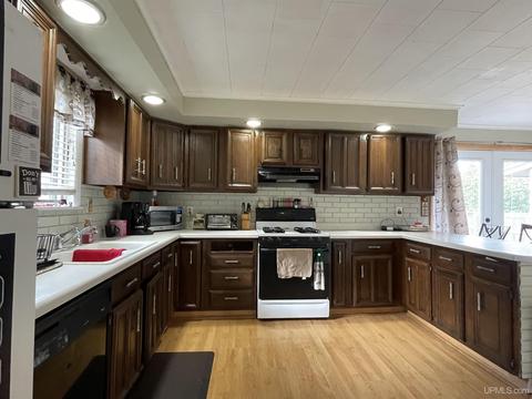 322 S Lk, Ishpeming, MI 49849 photo 5