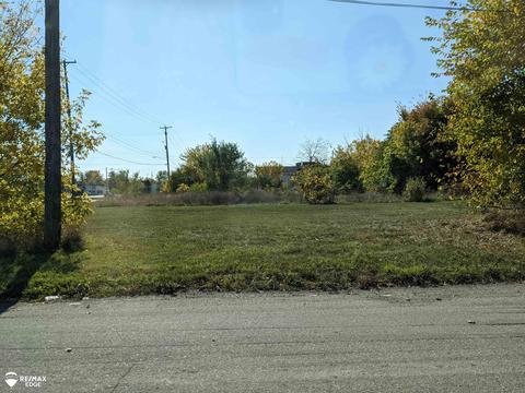 5053 N Saginaw, Flint, MI 48505