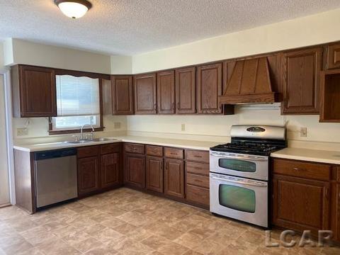 2377 Sunset Ln, Adrian, MI 49221 photo 4