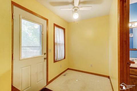8933 Crabb Rd, Temperance, MI 48182 photo 20
