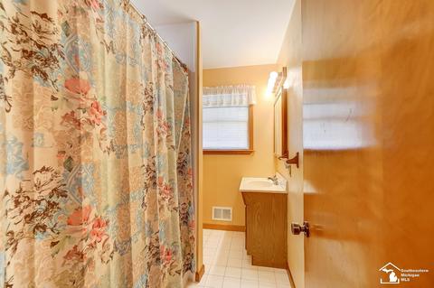 8933 Crabb Rd, Temperance, MI 48182 photo 30