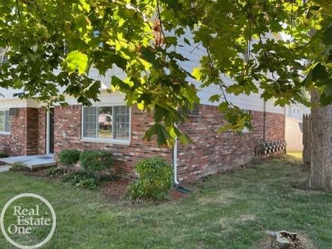301 Brown, Saint Clair, MI 48079 photo 2