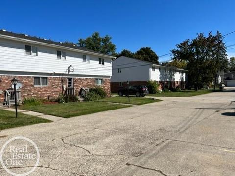 301 Brown, Saint Clair, MI 48079 photo 4
