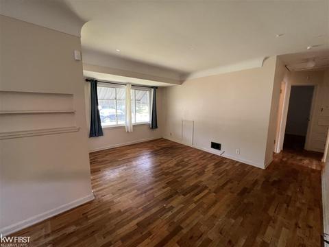 902 Hubbard Ave, Flint, MI 48503 photo 11